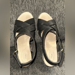 Clarks size 9. Great condition worn lightly. Dry comfortable.